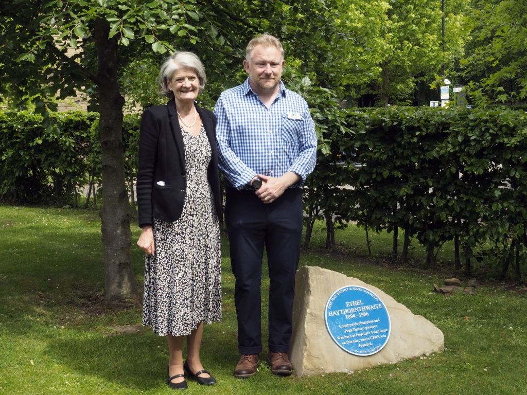 Dame Fiona Reynolds and Tomo Thompson after the unveiling of the blue plaque.